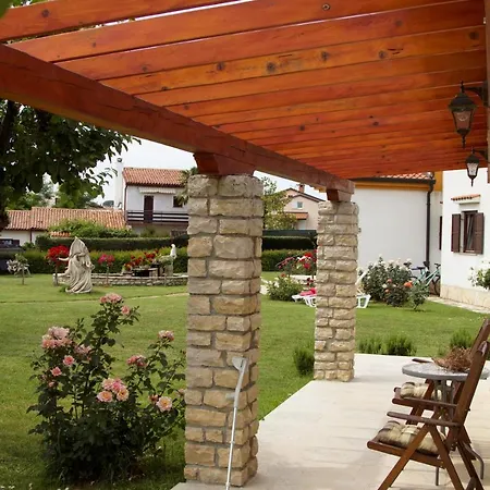 Linet فونتانا